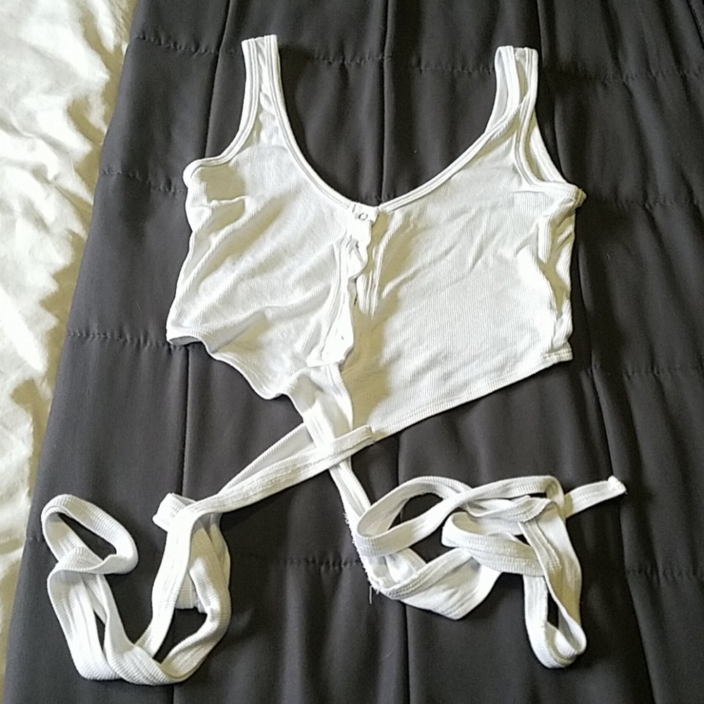 Southern Alternative Ribbed Crop Top - Picture 2 of 4